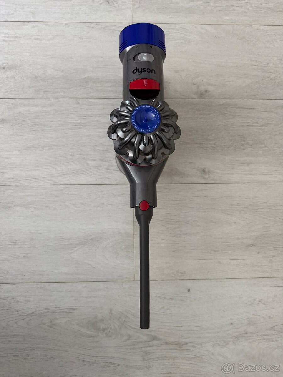Tyčový a ruční vysavač Dyson V8 - 12