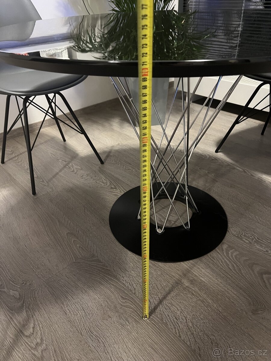 jídelní stul kulatý - 12