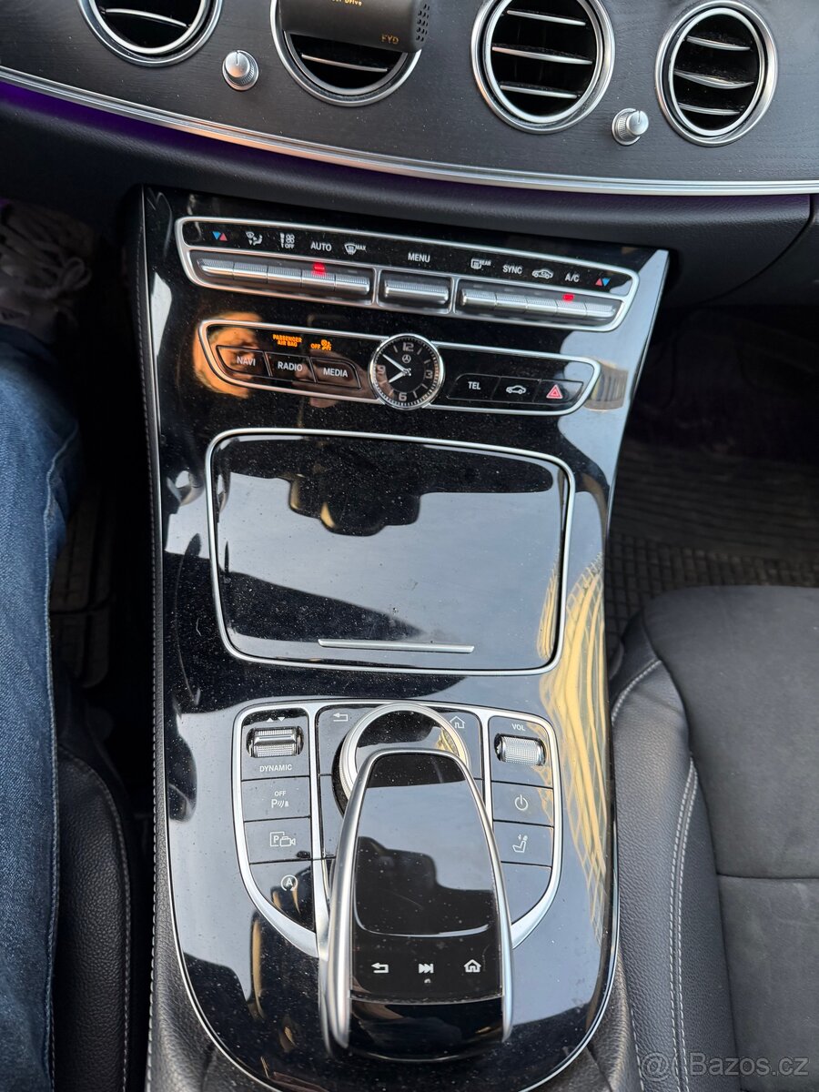 Mercedes E 220d - 12