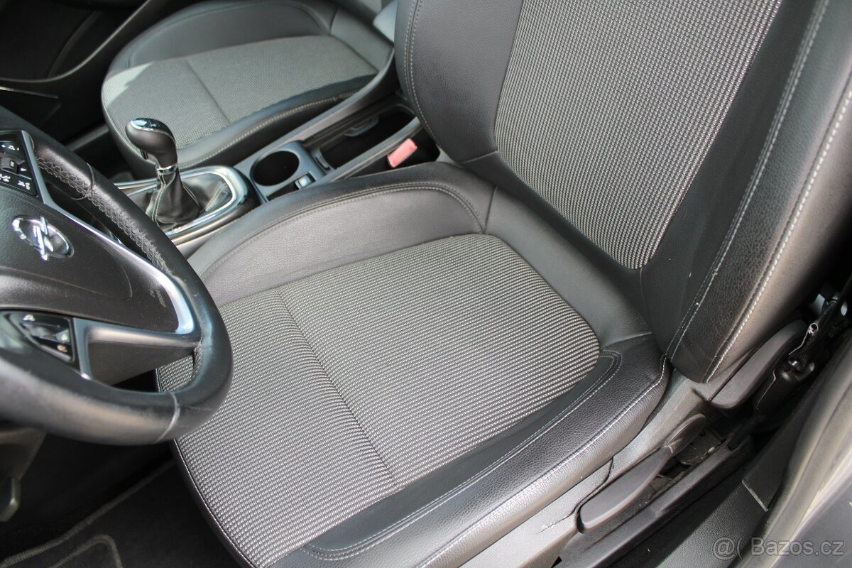 Opel Astra 1,4 T NOVÉ V ČR,1.MAJITEL,2010 - 12