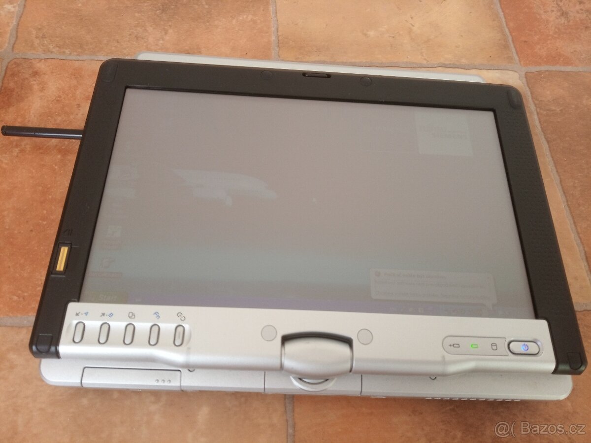 Prodám 2x dotykový mini PC tablet v jednom+led mini dataproj - 12