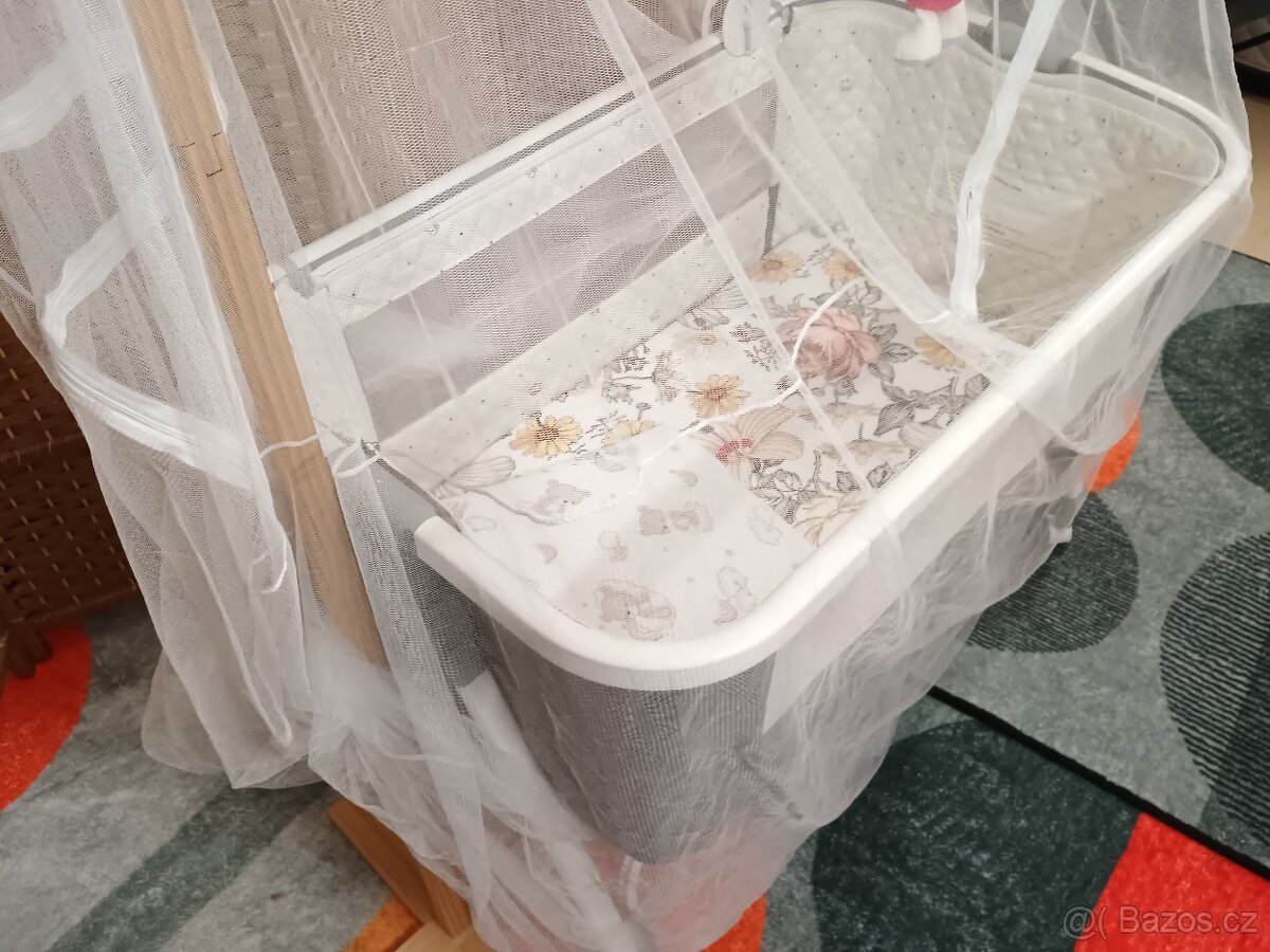 Pojízdná postýlka pro miminko - 12