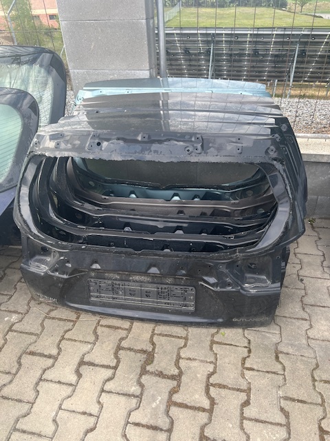 MITSUBISHI - ZADNÍ DVEŘE - 12