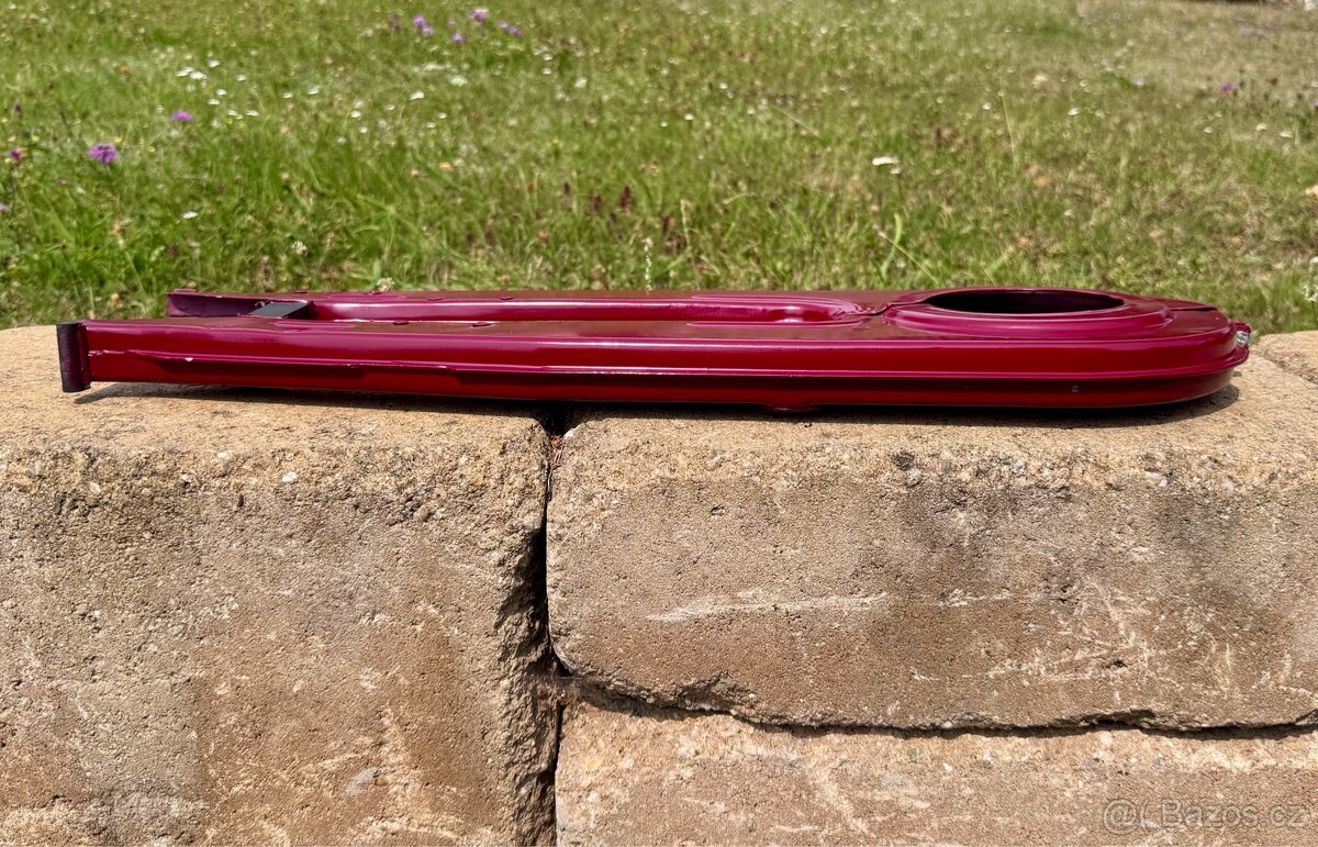 ČZ 125 175 250 - kryt řetězu - 12