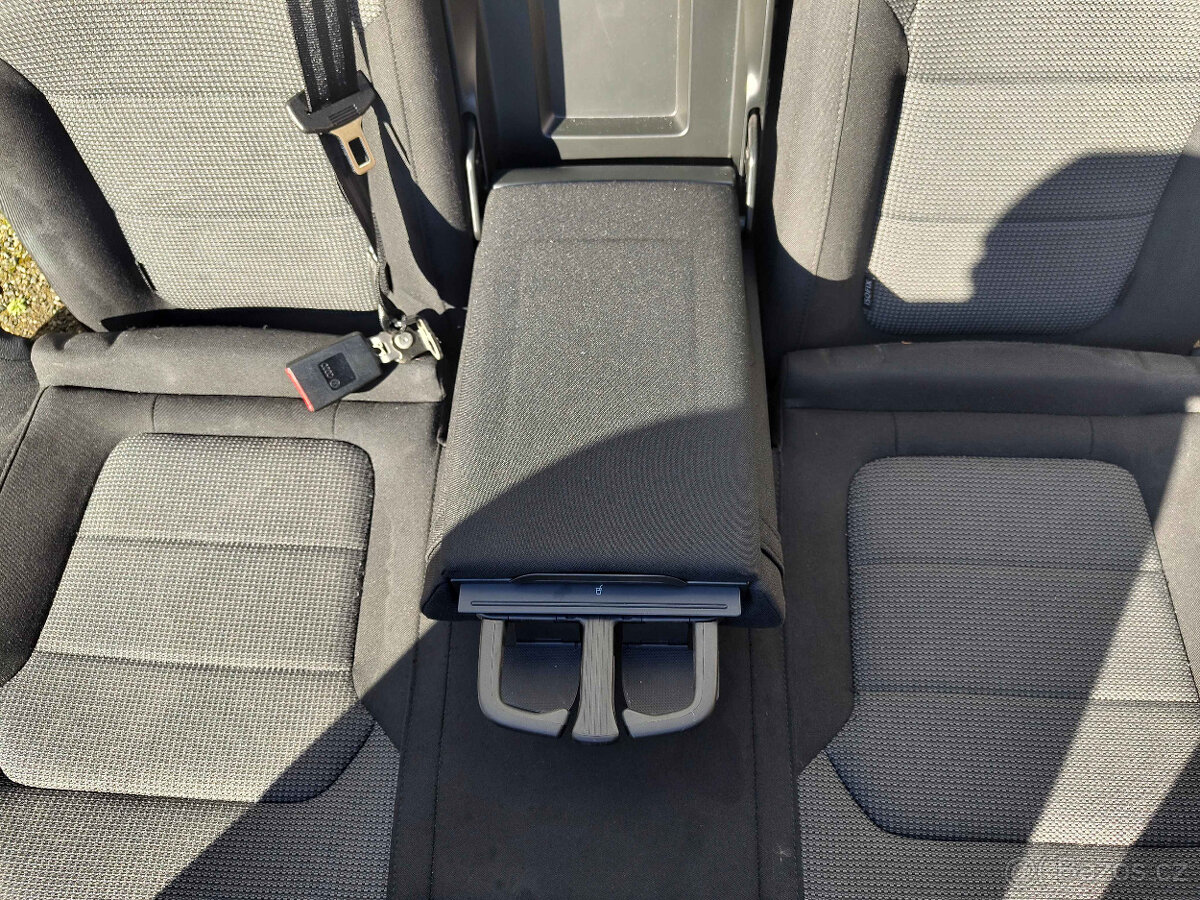 Sedačky Passat B7 - sedan - 12