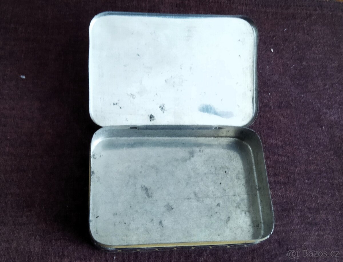 různé staré plechovky - 12