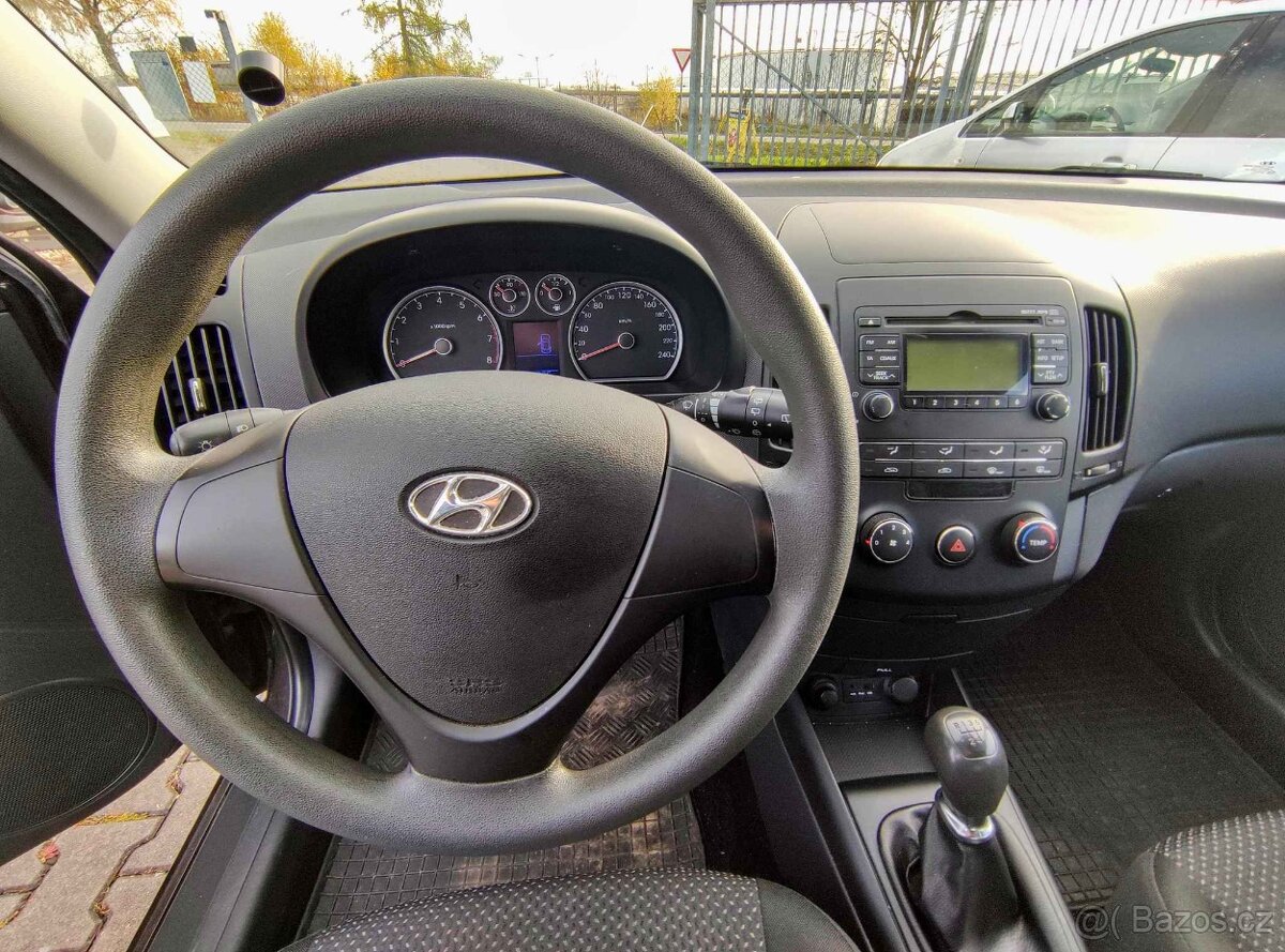 HYUNDAI i30 1.4i 16V 80KW,r.v. 2011,8xAIRBAG,CD,BC,SERVO. - 12