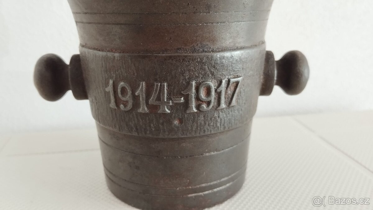 Starý válečný litinový hmoždíř s dělem a rokem 1914-1917 - 12