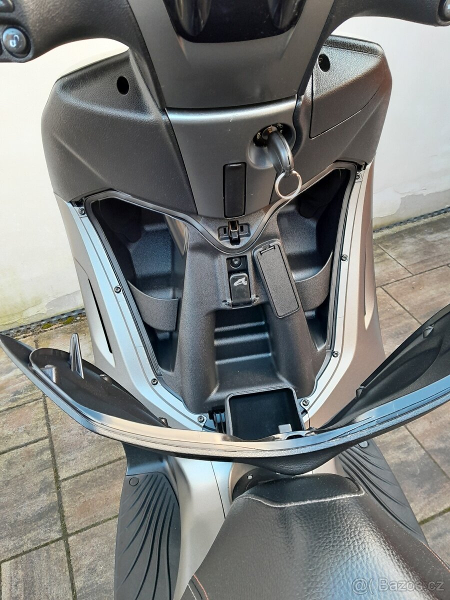 Piaggio Beverly 300 ABS, 2018, pěkný stav, AKCE - 12