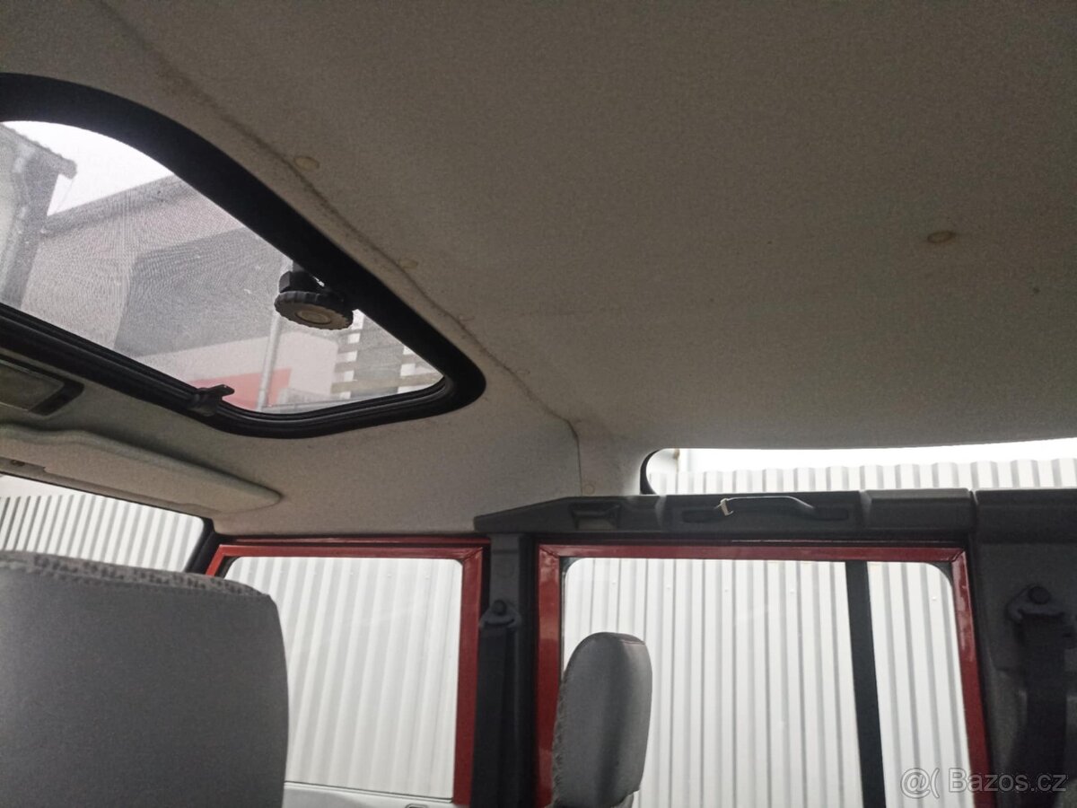 Land Rover Defender 110 TD5 - 12