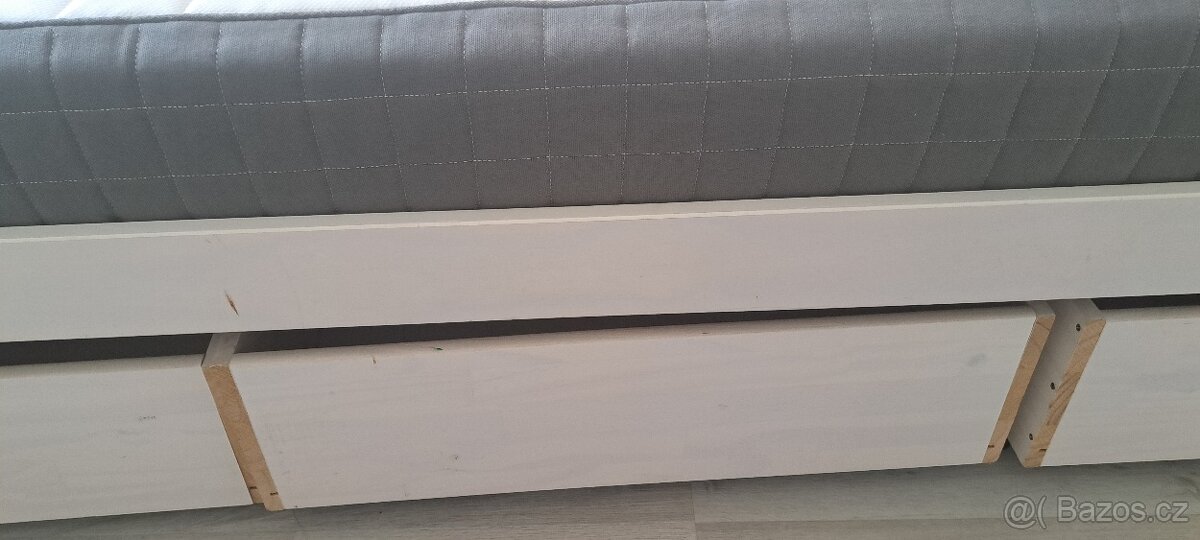 Postel s úložnými prostory - 12