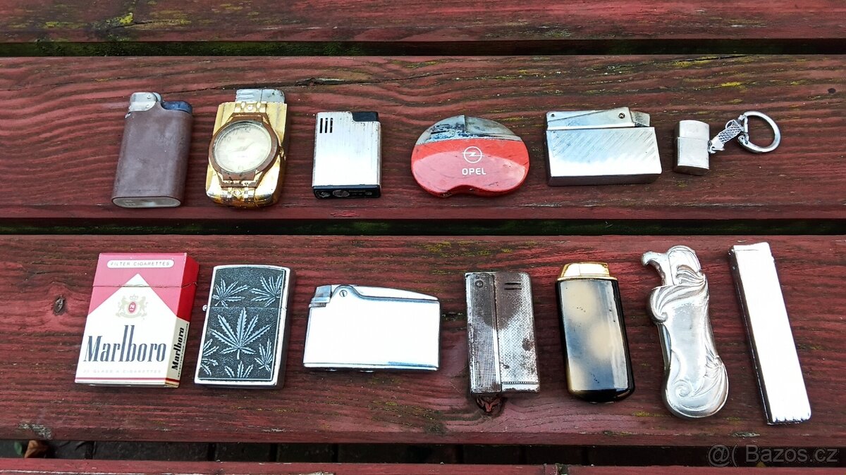Stare zapalovače ,nůžky ,hodinky ,autíčka . - 12