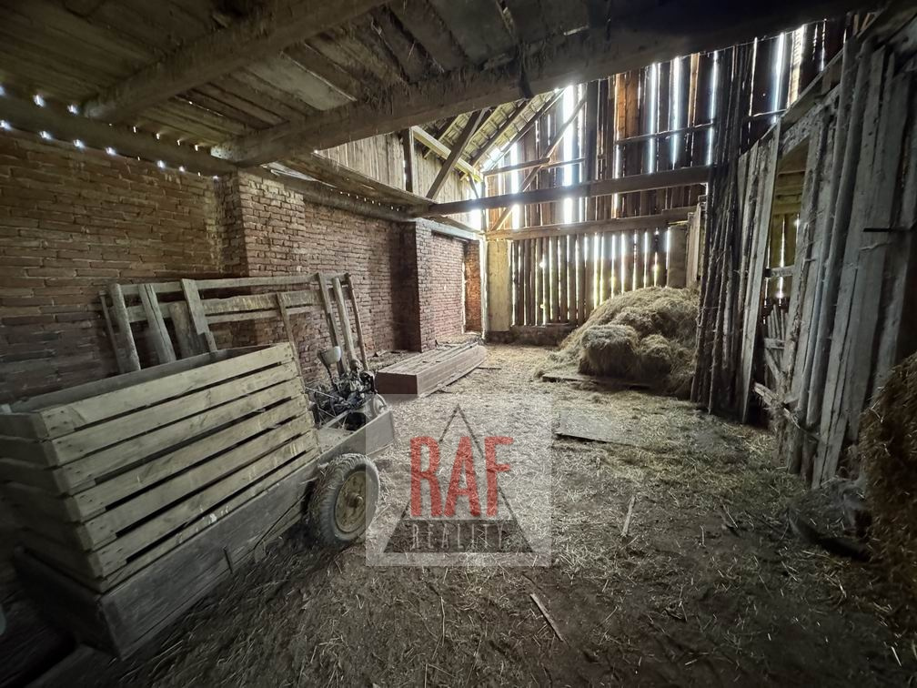 Prodej - zemědělská usedlost, stodoly, pozemky - Moravec - 12