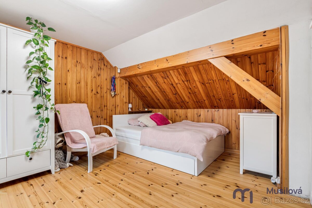 Prodej rodinného domu 126 m2 a zahradou 1344 m2 - 12