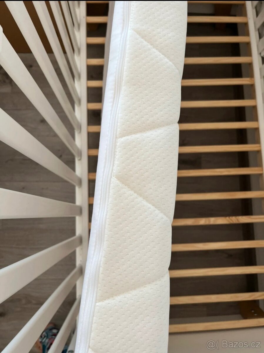 Dřevěná postýlka. - 12
