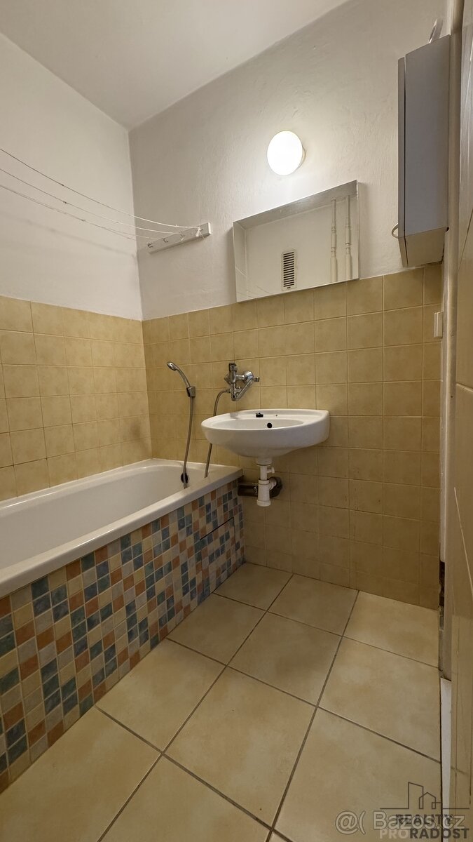 Prodej bytu 1+kk 28 m² Srbská , Ostrava - Výškovice - 12