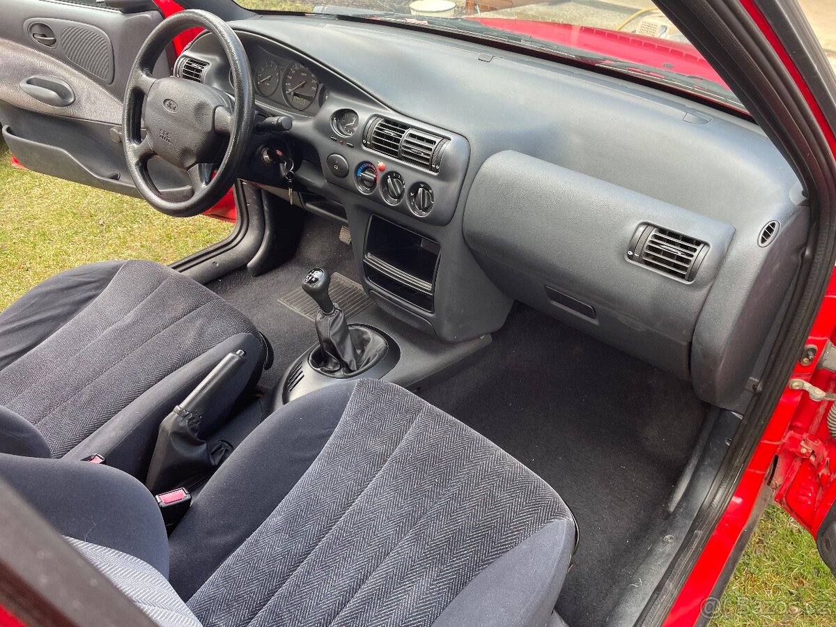Ford Escort 1,6 16V - 12