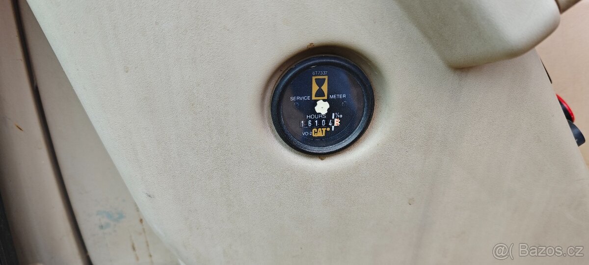 Caterpillar 320L - 12