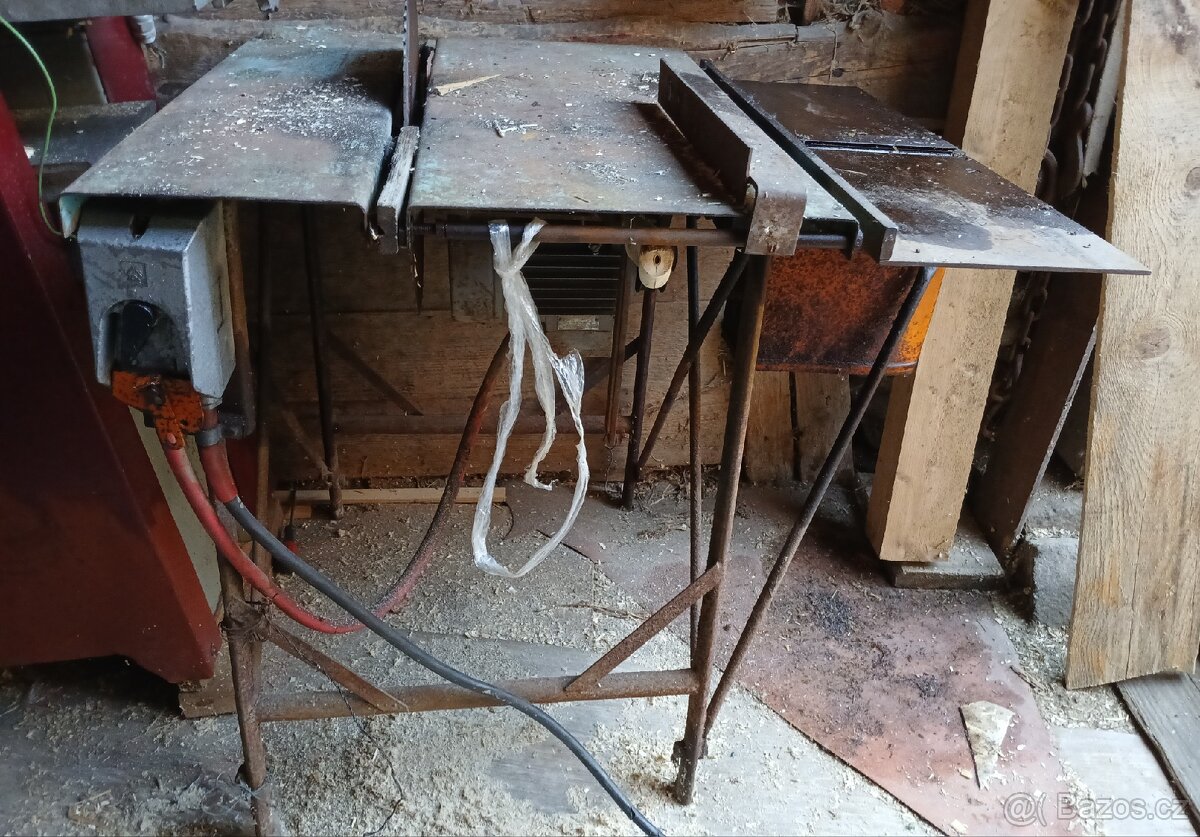 Prodám pravítko k obráběcím strojům,motor 5.5kw,vozíky - 12