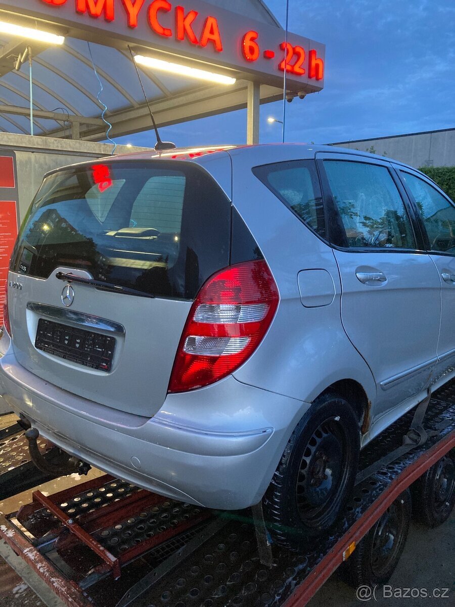 MERCEDES BENZ A 200 - 12