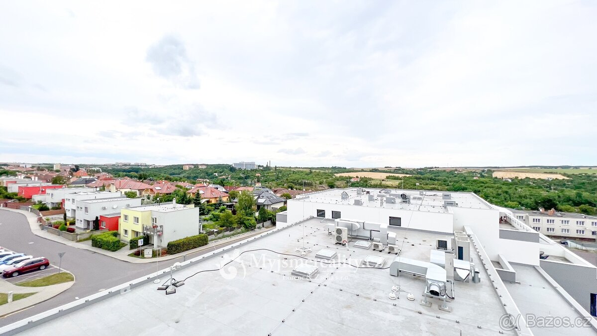 Pronájem bytu s garážovým stáním 1+1 41 m², Znojmo, ul. Kosm - 12