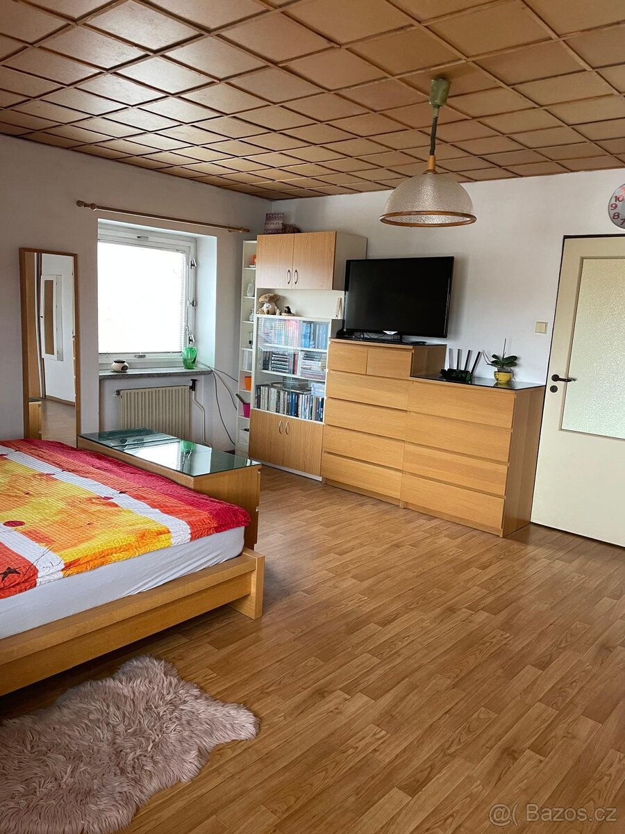 Rodinný dům 4+1 s garáží, terasou a zahradou – Lipník n. B. - 12