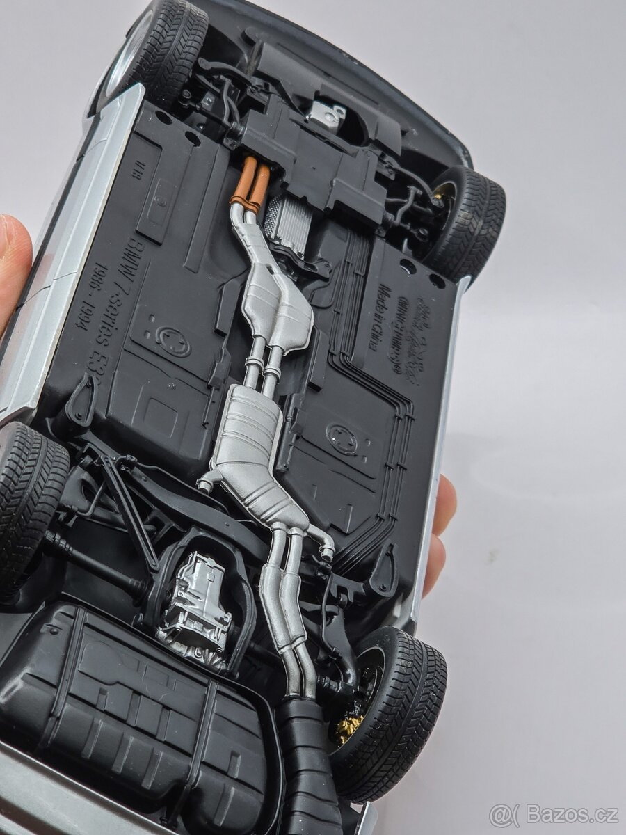 BMW E32 730i 1:18 Minichamps - 12