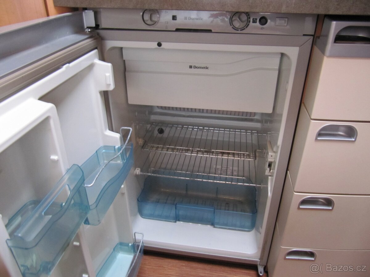 Prodám karavan Hobby 500 kmfe,r.v2009 + mover + markýza - 12