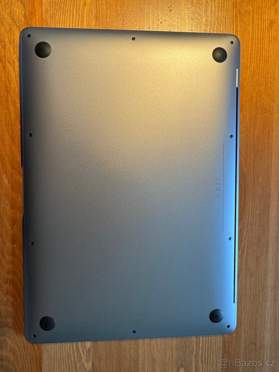 Prodam Apple MacBook Air 13, M1, 16GB, 256GB, 7core GPU - 12