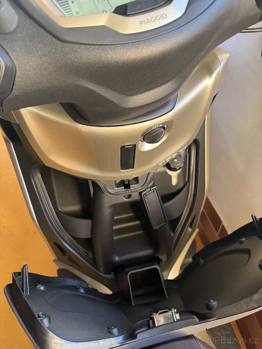 skůtr Piaggio Beverly 400 ZIMNÍ CENA - 12