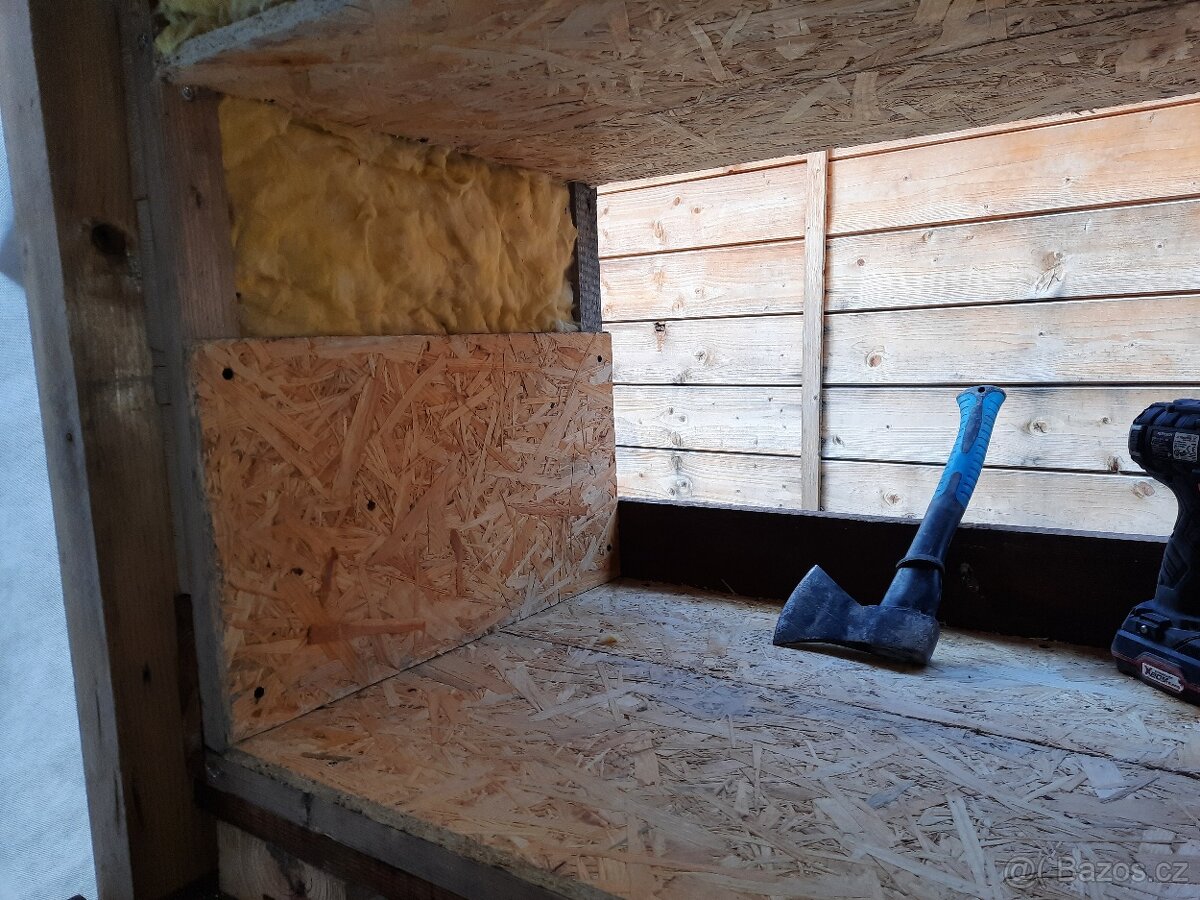 Zateplený kurník pro 8-10 slepic + oplocený výběh cca 25m2 - 12