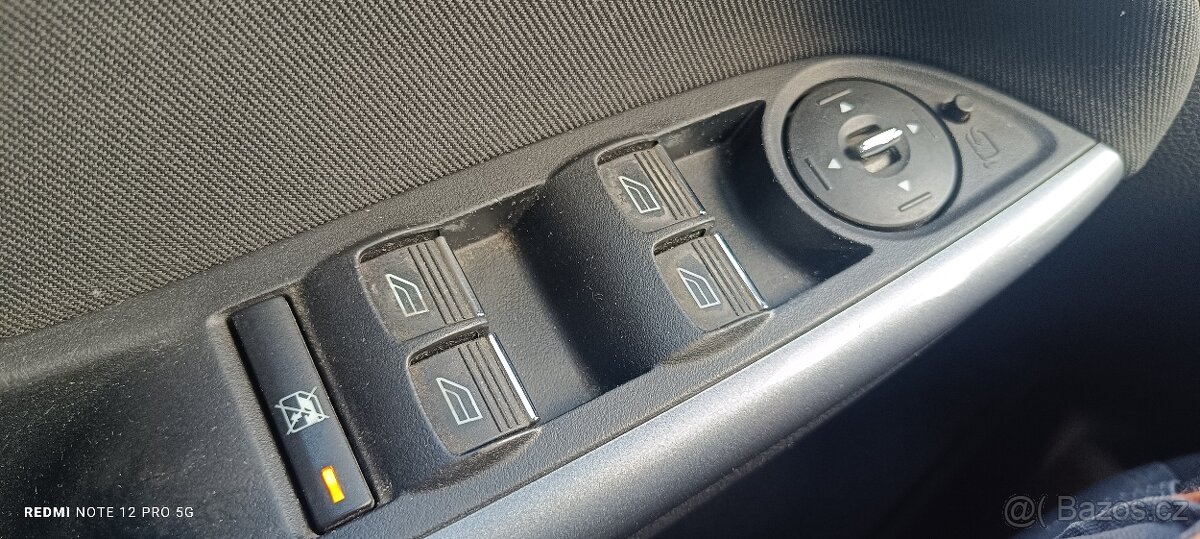 Prodám Ford Focus TITANIUM, 1,6 benzin 110kW, 2012. - 12