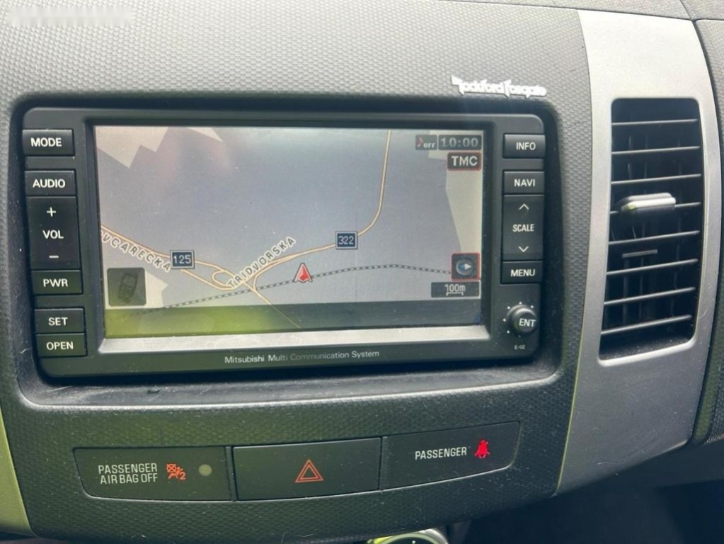 Mitsubishi Outlander,2.4 4x4 7 míst max. výbava - 12