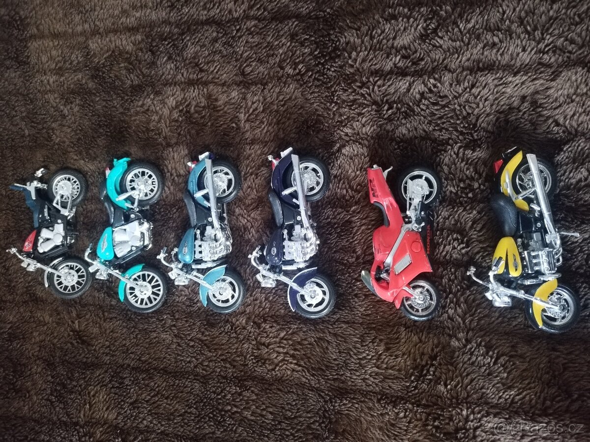 Modely motorek 1:18 Maisto - 12