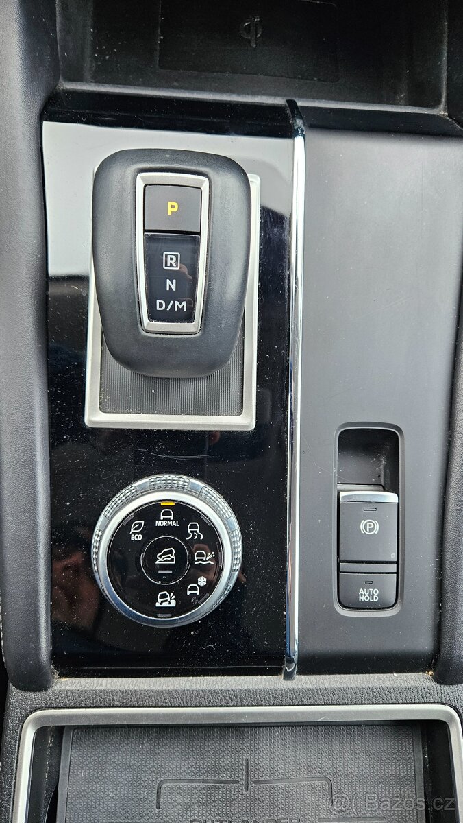 Outlander 2,4i Intense 7-míst. - 12