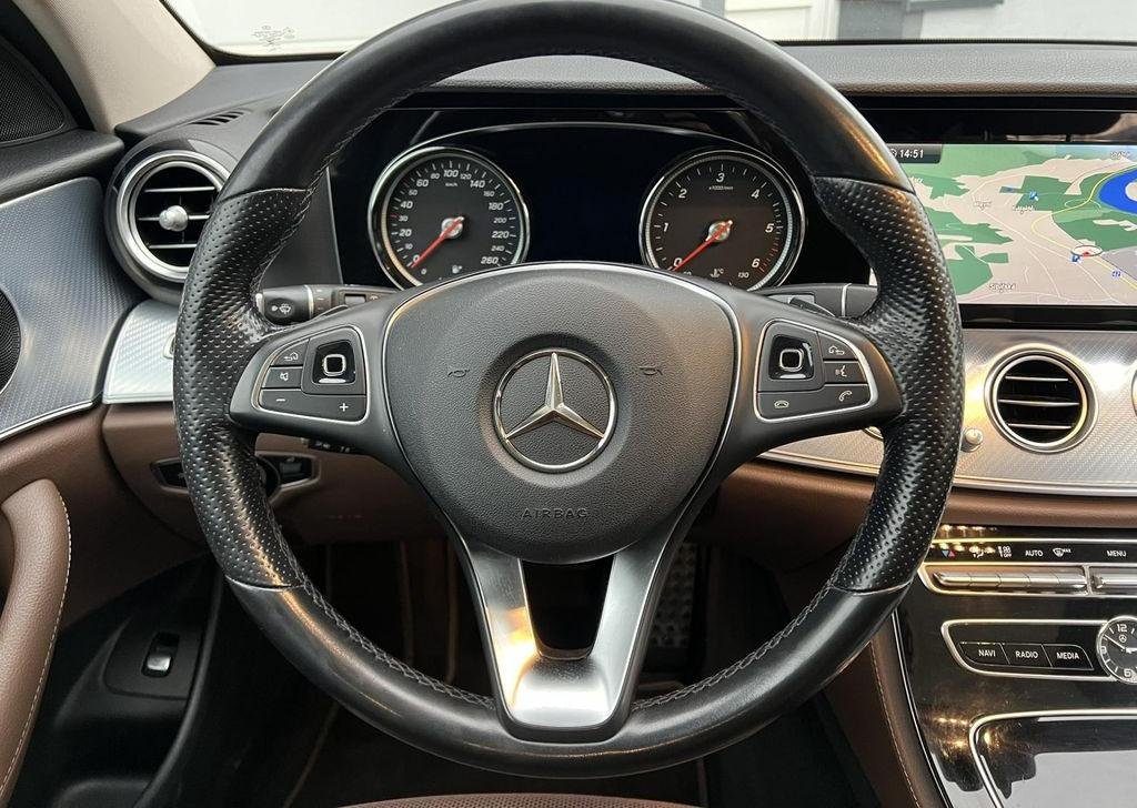 Mercedes-Benz Třídy E, E 220D 4MATIC ALL TERRAIN - 12