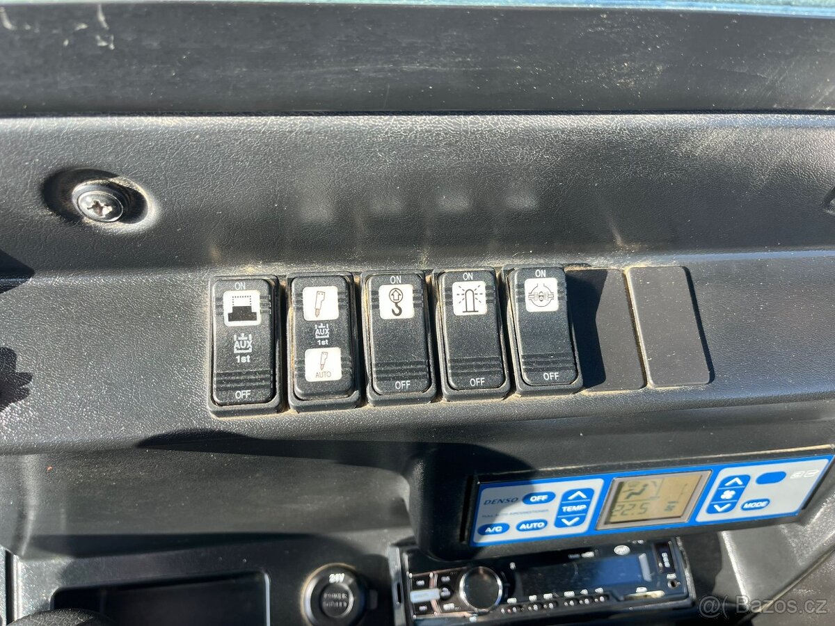 Kolové rypadlo Takeuchi TB295W - 12