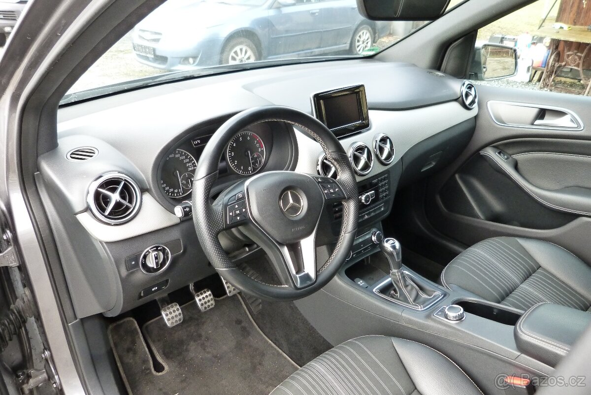 Mercedes B 180 1.6i - 12