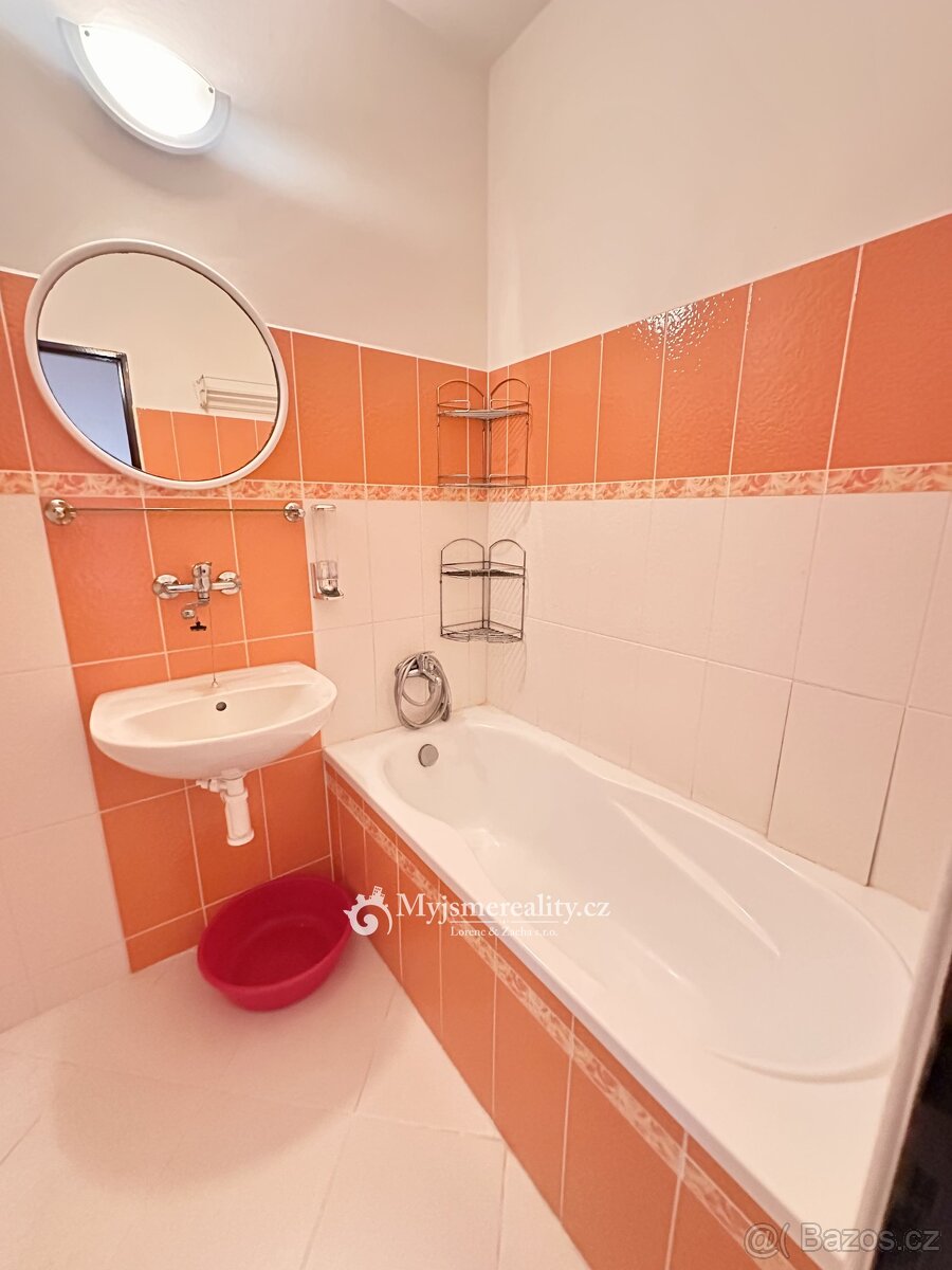 Prodej bytu 3+1 73 m2, užitná plocha 95 m2 + pozemek/zahrada - 12