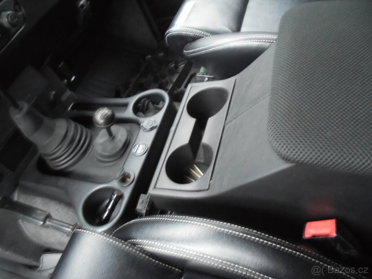 Land Rover Defender 2,5 TD5 - 90 kW - 12
