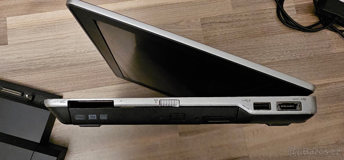 Dell Latitude Intel i5 + nová baterie+dokovací stanice - 12
