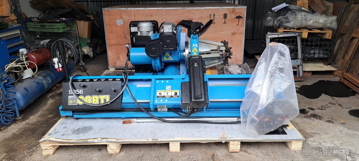 Vybavení pneu-autoservisu( zvedák,zouvačka,vyvažovačka) - 12