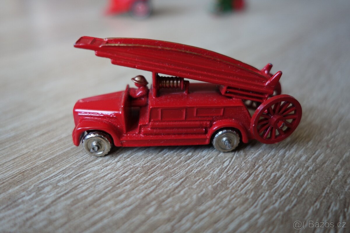 Kovový model hasičů Matchbox No. 9 Dennis Fire Engine - 12