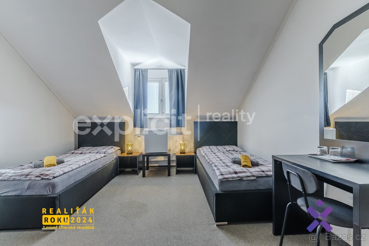 Prodej víceúčelového komplexu 695 m², pozemek 1 554 m² - Uhe - 12