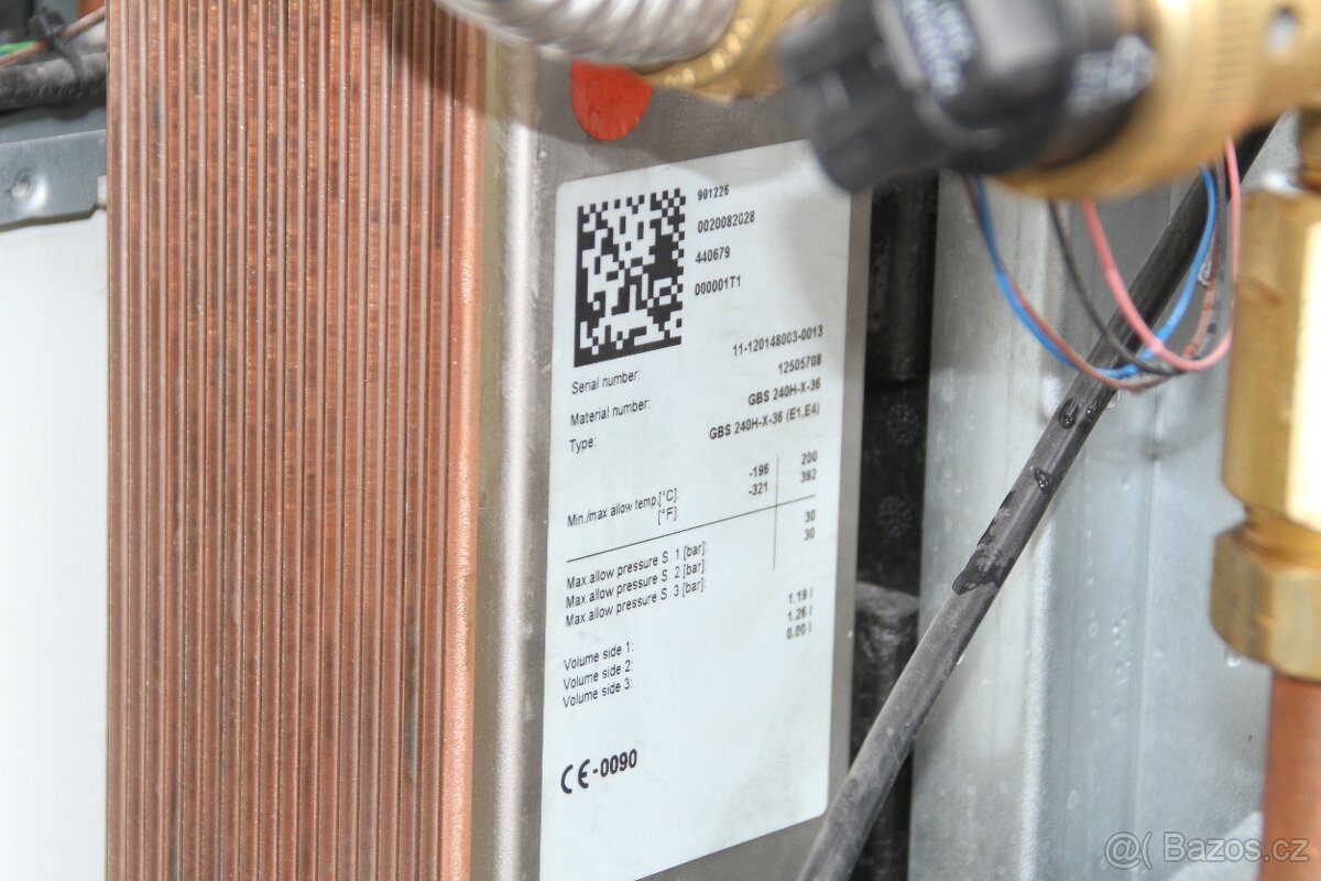 Prodám akumulační nádrž Vaillant s přímím ohřevem teplé vody - 12