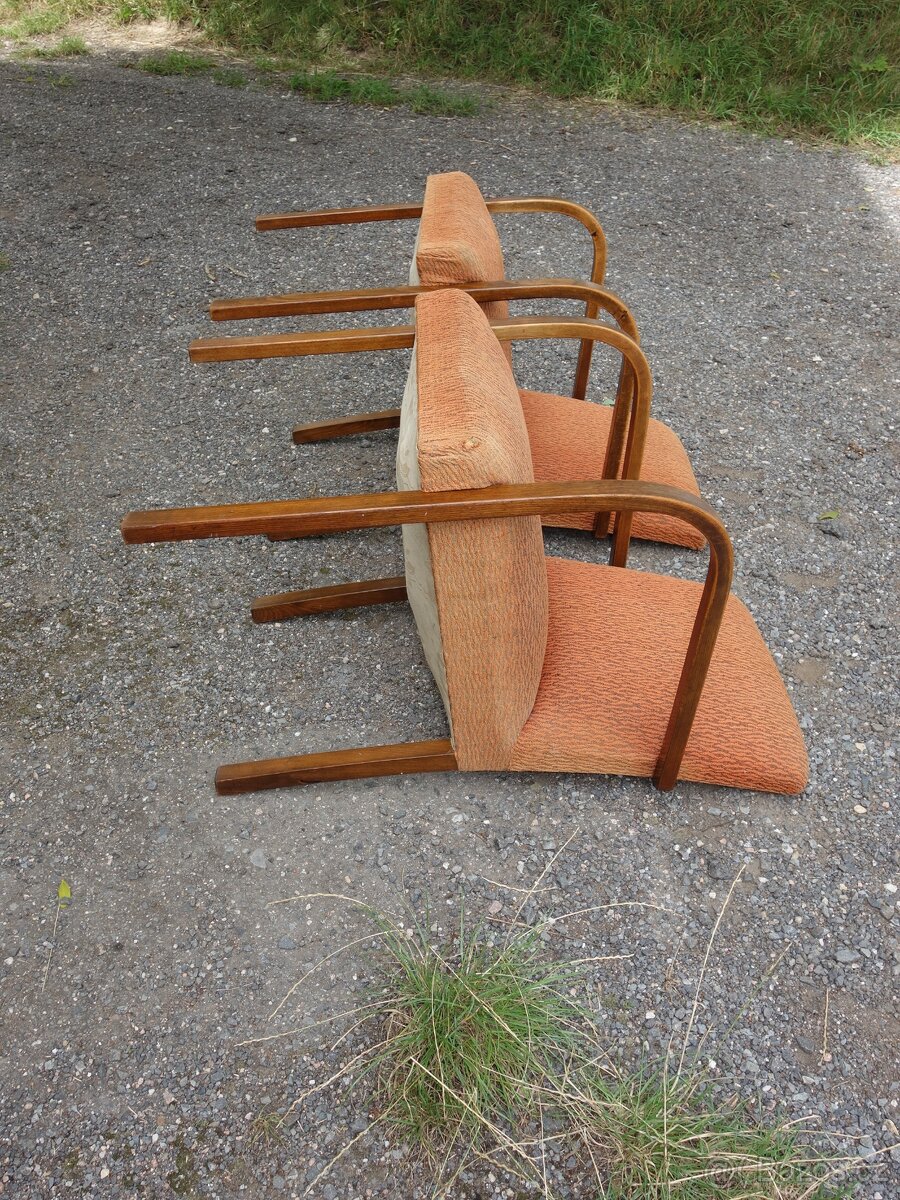 Dvě křesla, cena je dohromady - 12