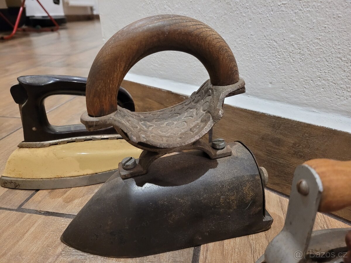 sbírka starožitných žehliček - 12