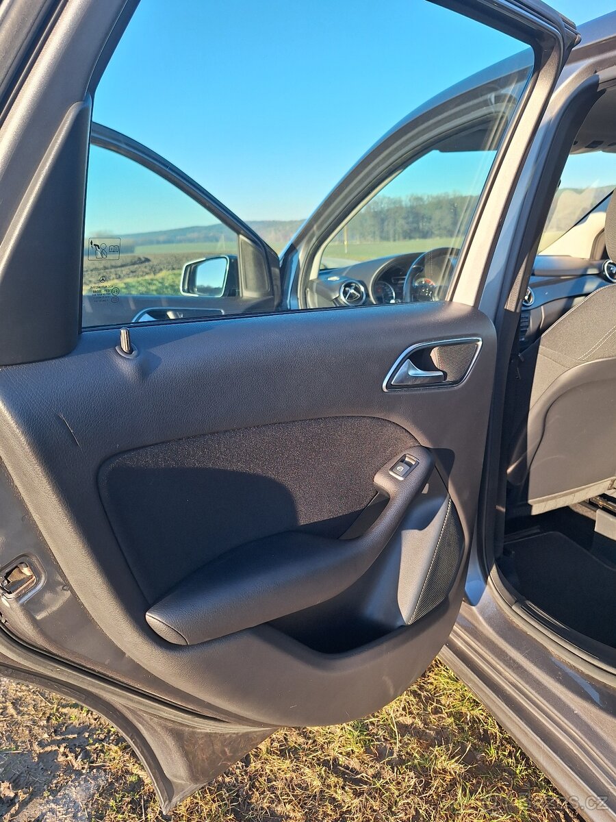 Mercedes-Benz Třídy B 180d 80kw - 12