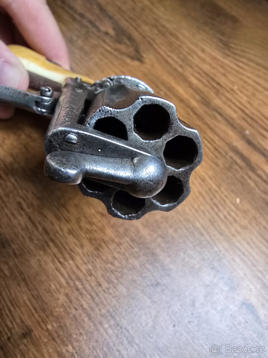 KRÁSNÁ HISTORICKÁ HONOSNÁ PISTOLE PEPŘENKA - 12