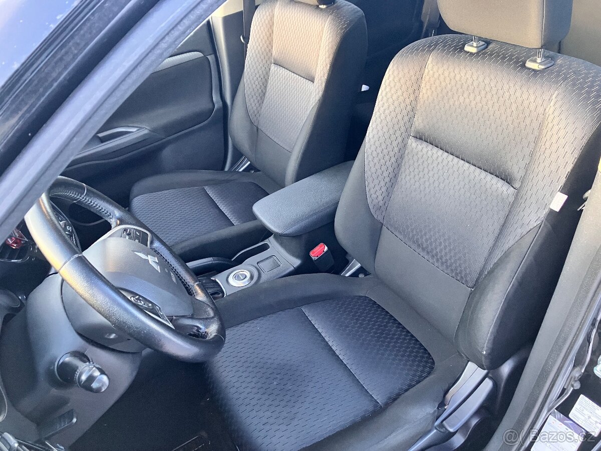 Mitsubishi Outlander 3 2.2 Di-D 4x4 tažné - 12